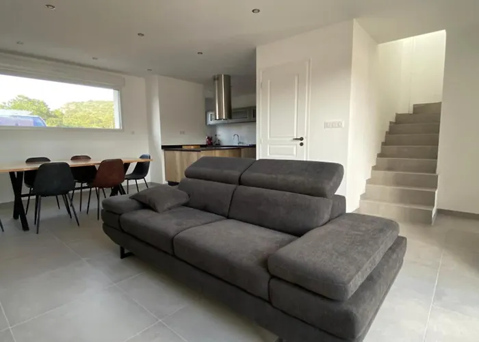 Maison Neuve Vecchio بيت للعطل *