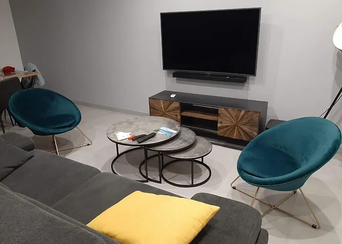 Maison Neuve Vecchio بيت للعطل *