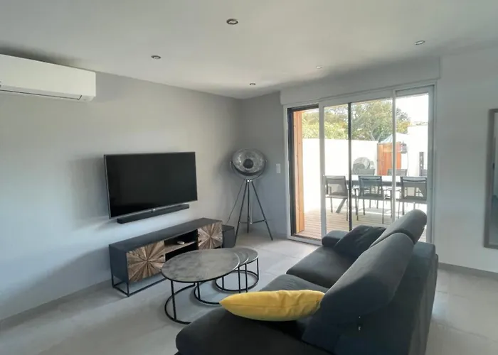 Maison Neuve Vecchio بيت للعطل *